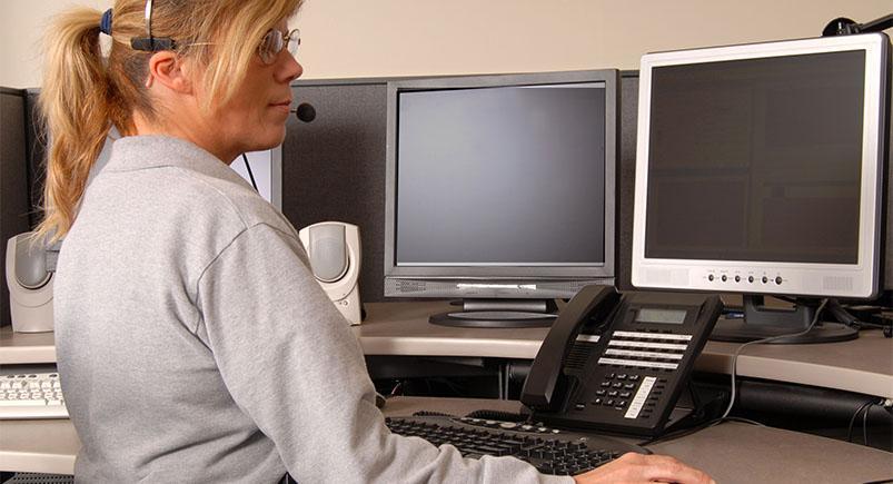 field-service-scheduling-dispatchers-hold-the-keys-to-success_technology-mobile-comet-suite_david-smith-depositphotos Field service company dispatcher
