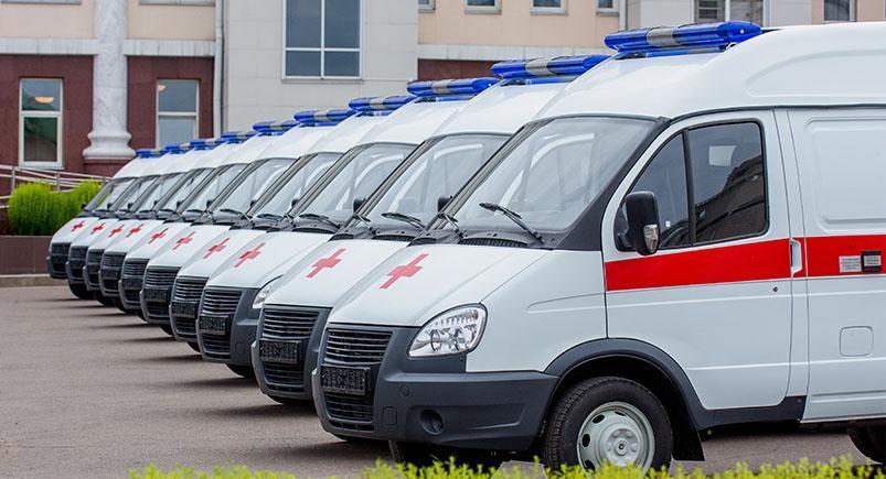 gps-fleet-tracking-for-the-ems-industry_ambulances-workforce-management-actsoft-comet-fleet_depositphotos-agnor-mark Parked EMS vehicles