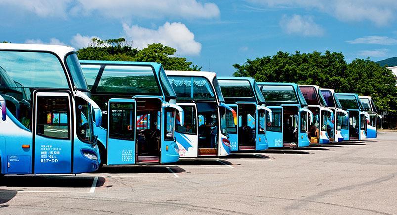 apple-google-we-see-you_wired-magazine-actsoft-bus-comet-fleet_photoncatcher63-depositphotos