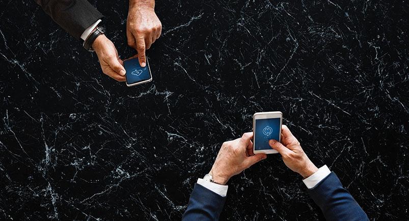 mobile-izing-your-force_mobile-devices-savings-advanced-wireless-forms_rawpixel Members of a mobile workforce using technology