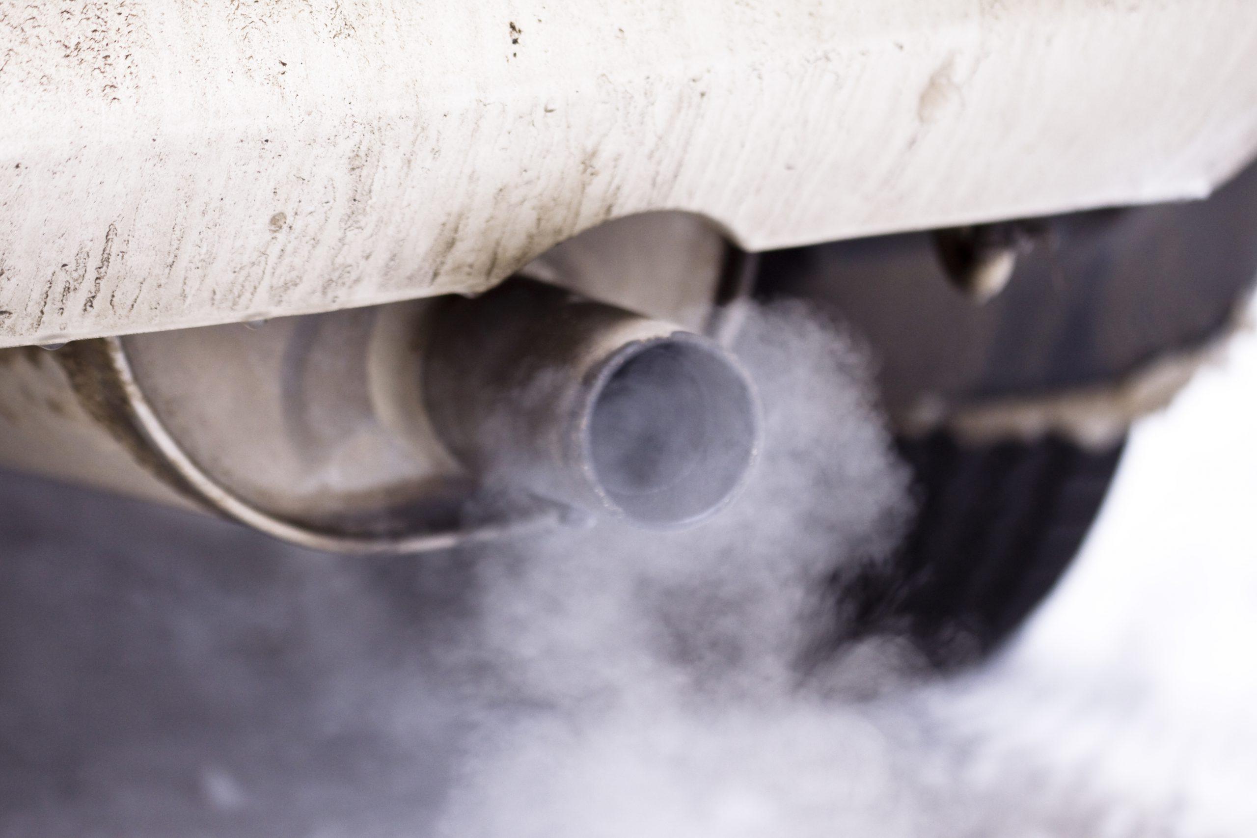 Smoke exhaust pipe car An idling vehicle