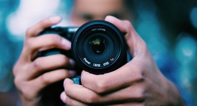 photo-history Photographer with camera