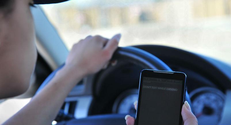 distracted-driving-apps Driver using phone