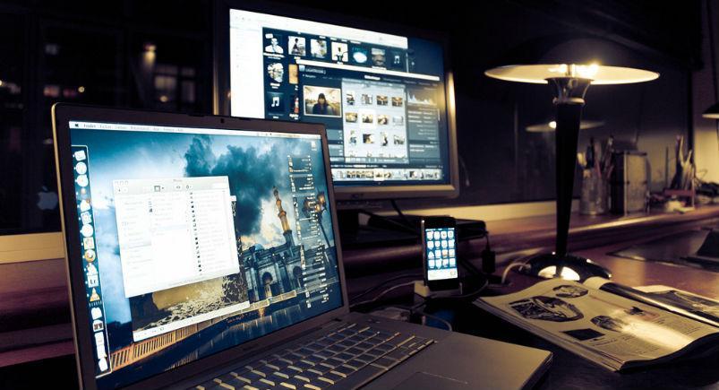 work-station-customer-experience A customer experience advisor's workstation