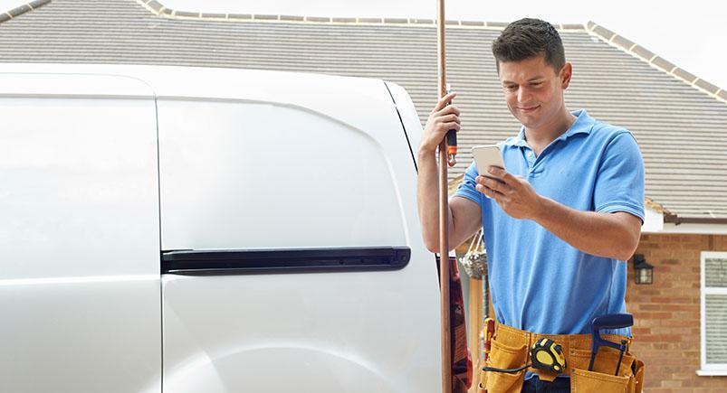 Employee using a work order scheduling software