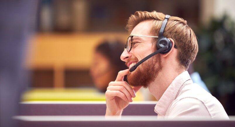 A business employee on the phone with a customer